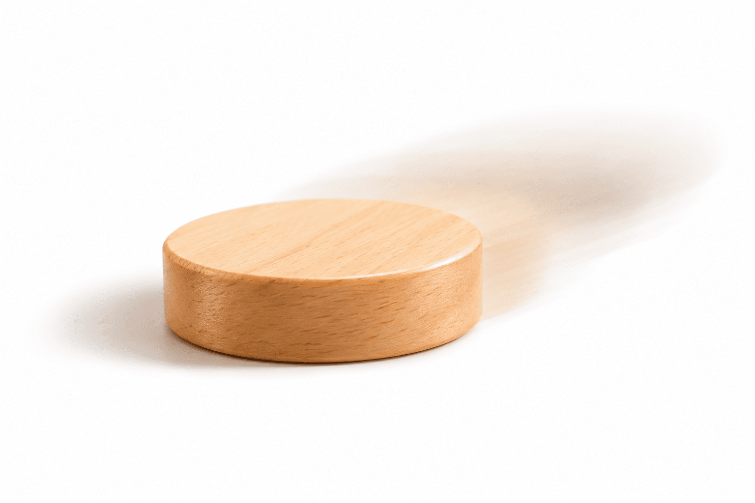 Een houten sjoelschijf in beweging